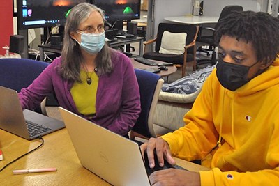  Assoc. Teaching Prof. Susan Thomson Tripathy and undergraduate sociology student Jorge Allen analyze interview data collected from project participants.